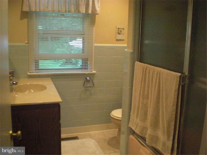 1216 Chesterfield Road Barrington, NJ 08033 - Photo 10 of 13