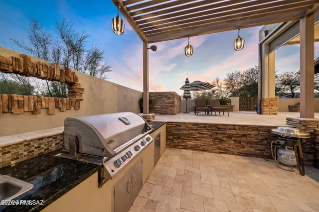$1,800,000 | 4496 North Vía Bellas Catalinas, Tucson, AZ 85718
