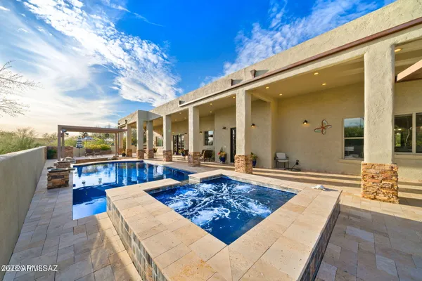 a view of a house with backyard and sitting area