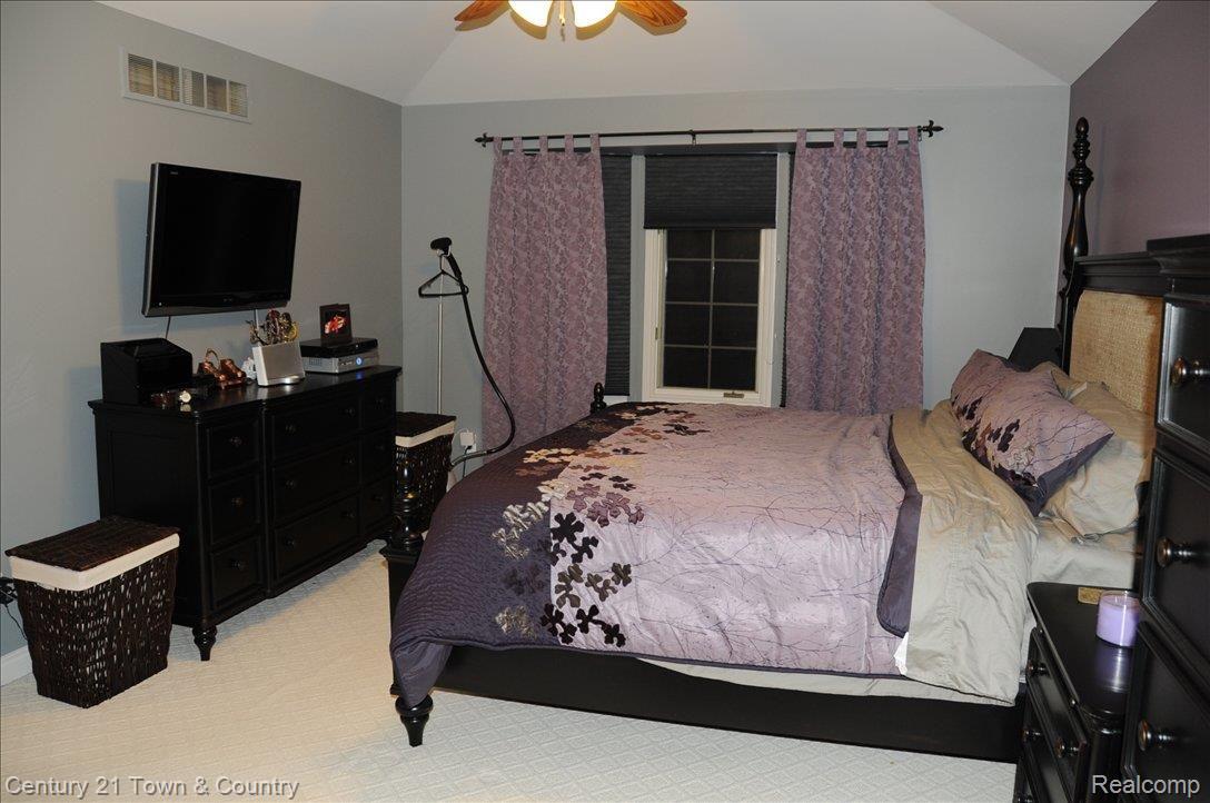 6599 Chatham Circle Rochester, MI 48306 - Photo 16 of 24 MASTER BEDROOM