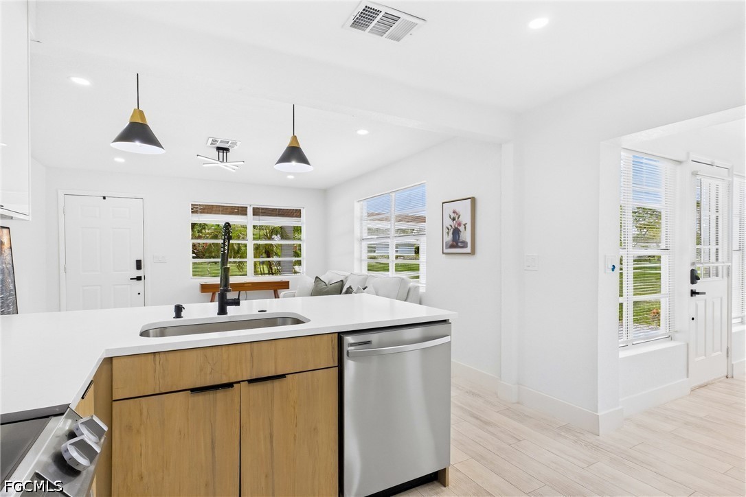 2926 Holly Road Fort Myers, FL 33901 - Photo 15 of 43 Gallery Image 15