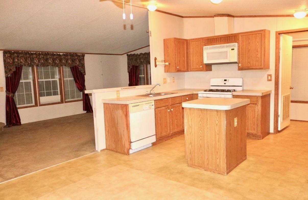 239 Bog Road Hillsborough, NH 03244 - Photo 6 of 26 Gallery Image 6