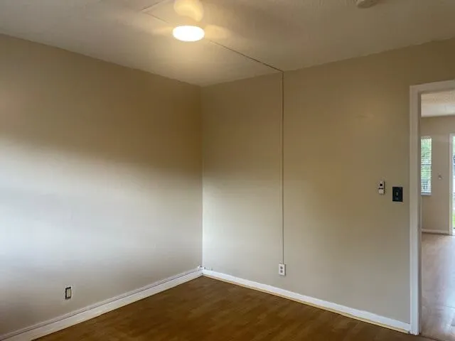 en empty room with wooden floor