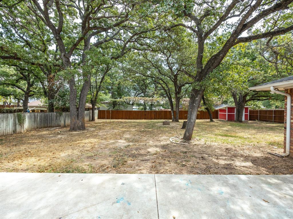 3107 South Lipsey Street Decatur, TX 76234 - Photo 34 of 40 A great big backyard