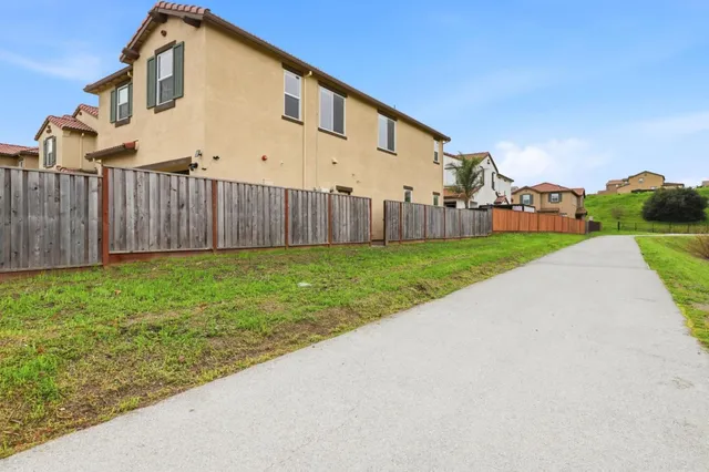 $725,000 | 504 Sandpiper Lane, Hollister, CA 95023