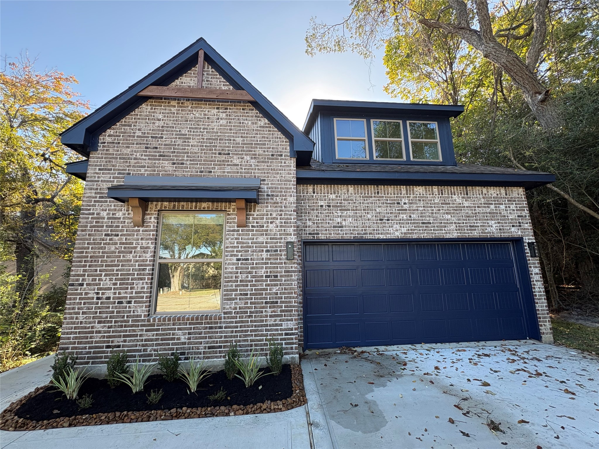 109 Cove Point Conroe, TX 77356 - Photo 2 of 29