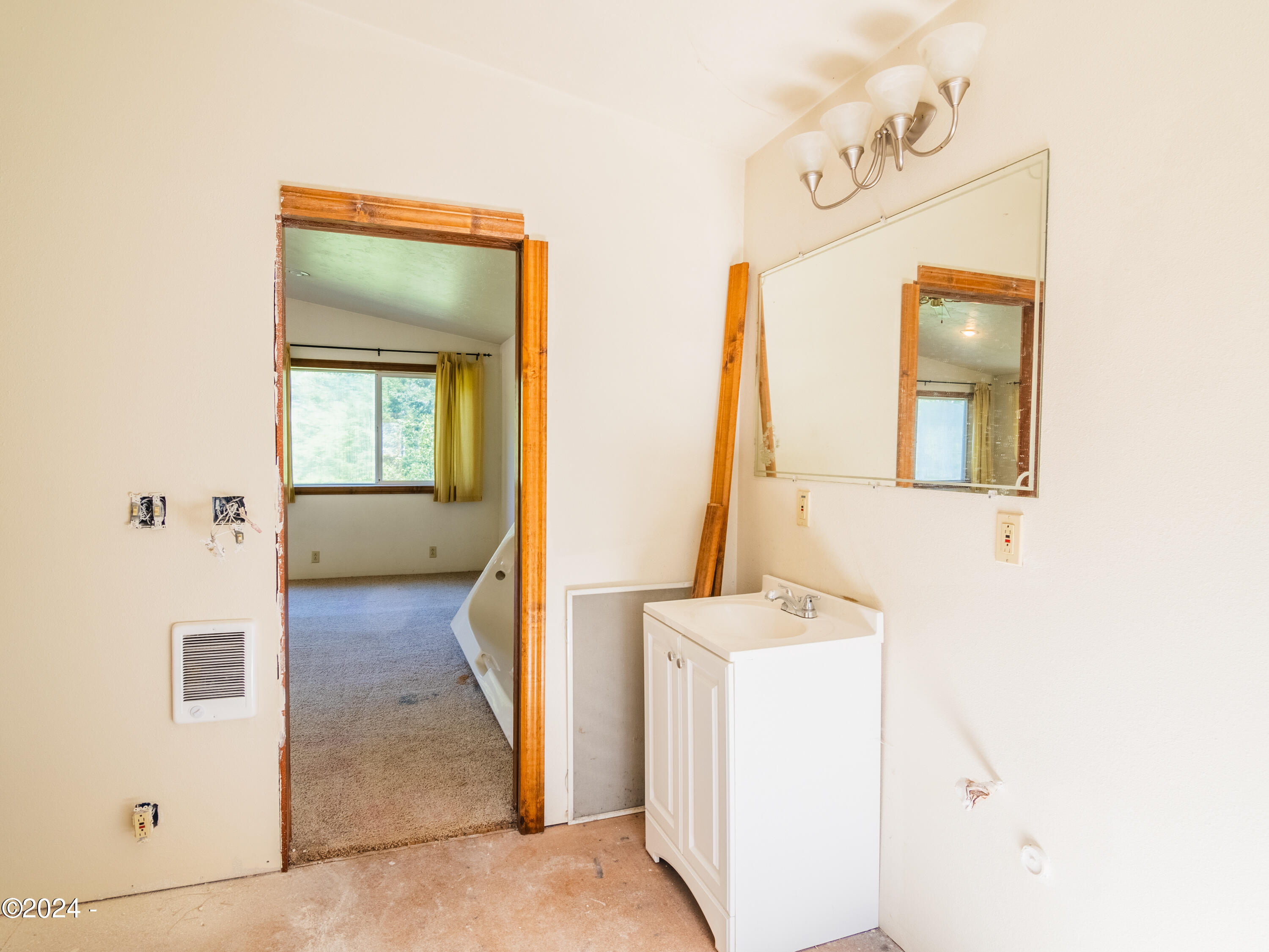 909 Christiansen Road Toledo, OR 97391 - Photo 38 of 43 Master Bath #3