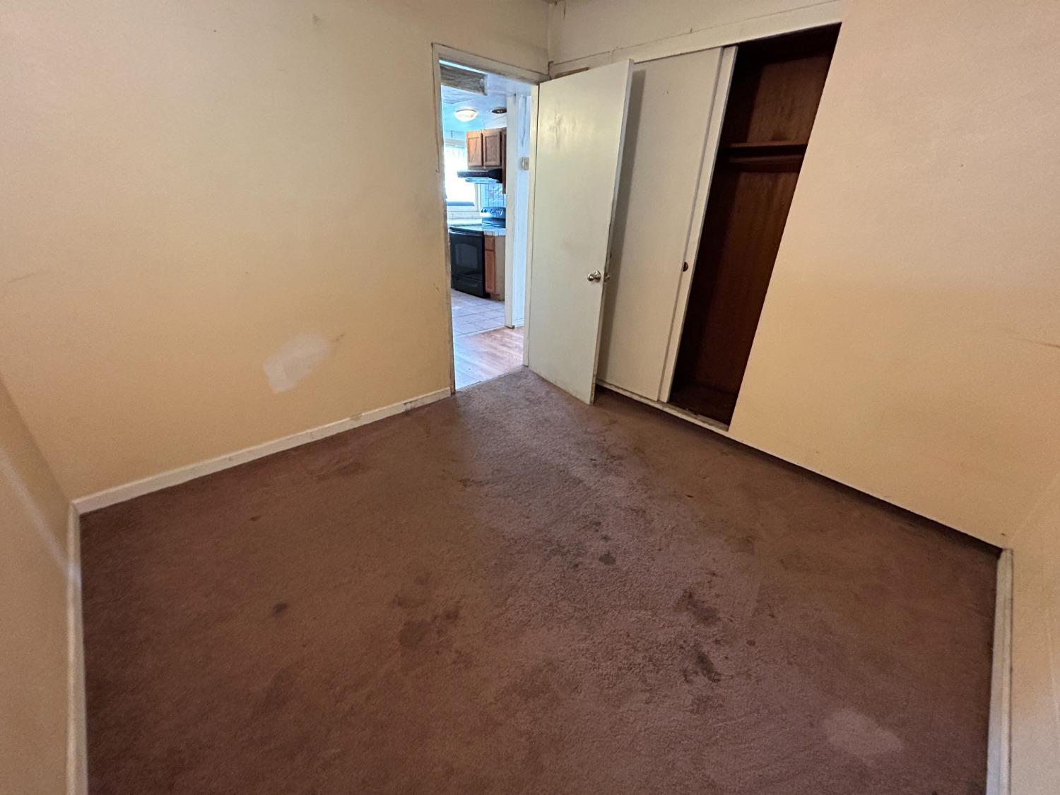 236 K Street Sanger, CA 93657 - Photo 8 of 23 an empty room with a mirror