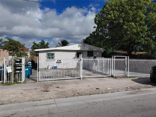 $1,950 | 3171 Northwest 28th Street, Unit 2, Miami, FL 33142