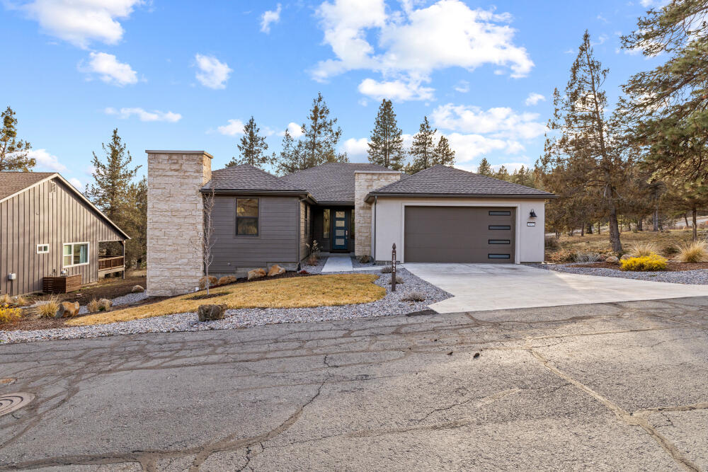 1092 Timber Ridge Loop Klamath Falls, OR 97601 - Photo 2 of 79