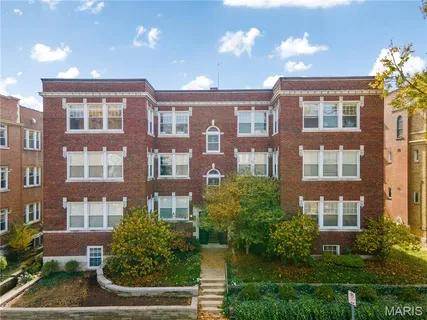 $368,500 | 6226 Southwood Avenue, Unit 2E, St. Louis, MO 63105