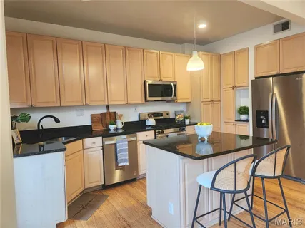 $355,000 | 6226 Southwood Avenue, Unit 2E, St. Louis, MO 63105