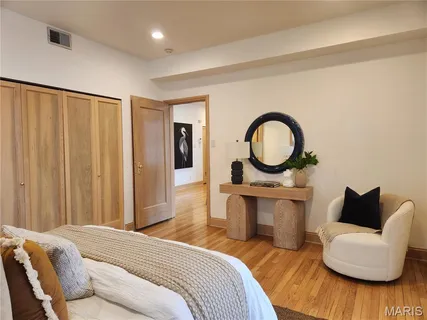 $355,000 | 6226 Southwood Avenue, Unit 2E, St. Louis, MO 63105