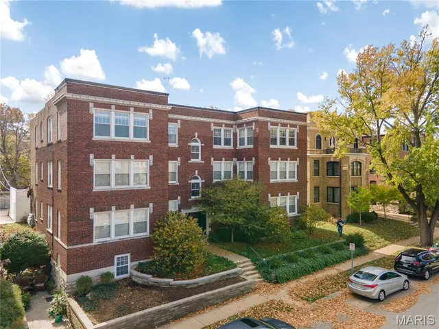 $368,500 | 6226 Southwood Avenue, Unit 2E, St. Louis, MO 63105