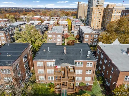 $355,000 | 6226 Southwood Avenue, Unit 2E, St. Louis, MO 63105