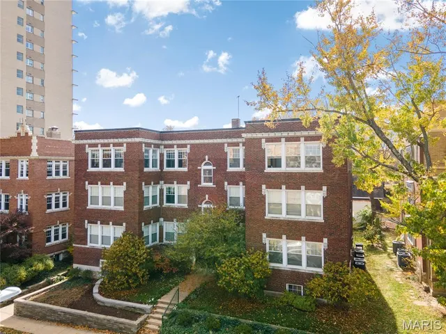 $368,500 | 6226 Southwood Avenue, Unit 2E, St. Louis, MO 63105