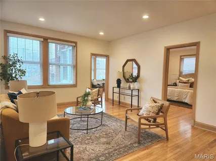 $355,000 | 6226 Southwood Avenue, Unit 2E, St. Louis, MO 63105