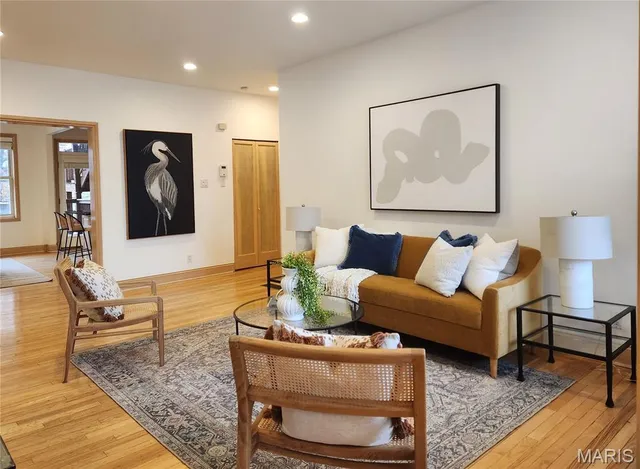 $368,500 | 6226 Southwood Avenue, Unit 2E, St. Louis, MO 63105