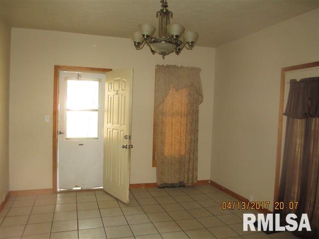 202 West Chestnut Street Canton, IL 61520 - Photo 3 of 8 Gallery Image 3