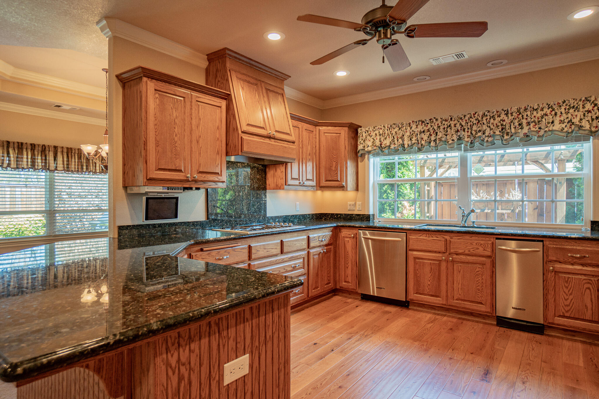 2329 Rabun Way Central Point, OR 97502 - Photo 14 of 40 DSC03807-HDR