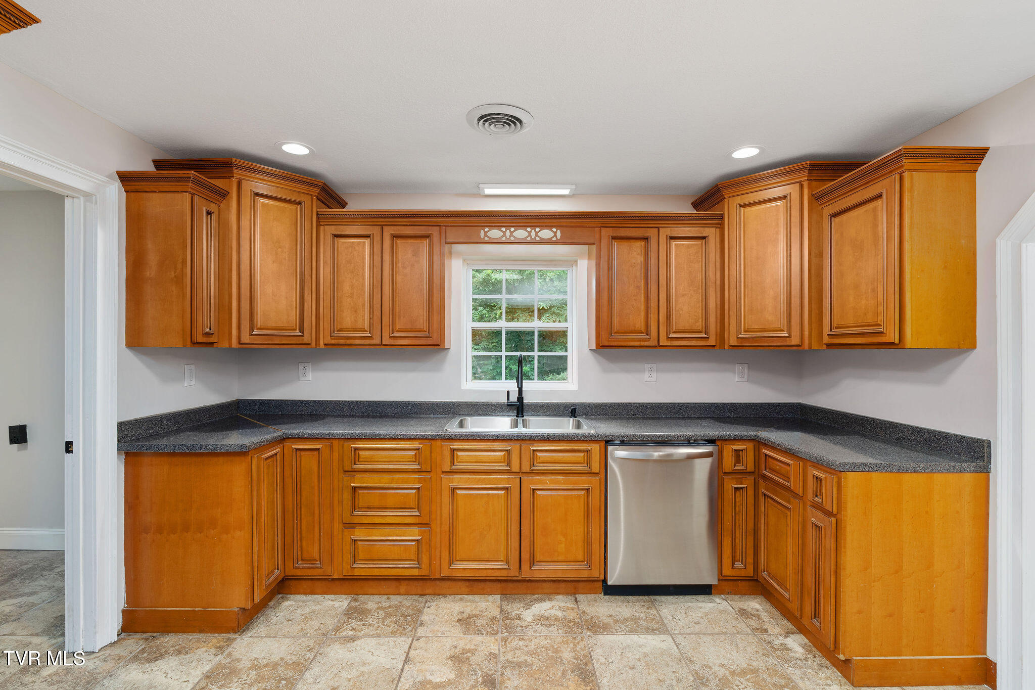 1523 Whispering Pines Road Johnson City, TN 37601 - Photo 13 of 33 DSC05197