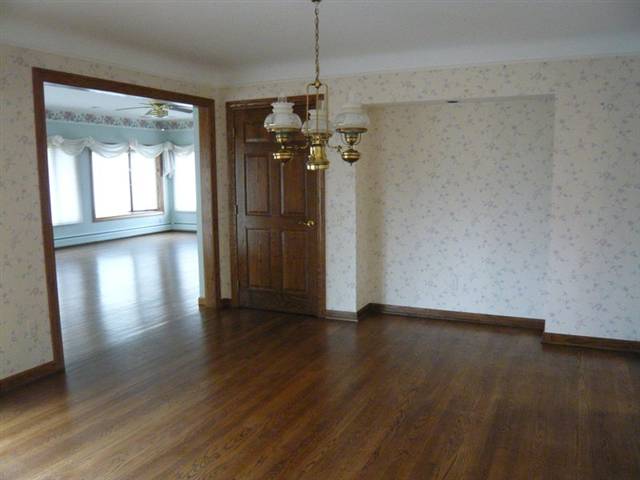 742 North Renaud Road Grosse Pointe, MI 48236 - Photo 5 of 26 31036265-4.JPG