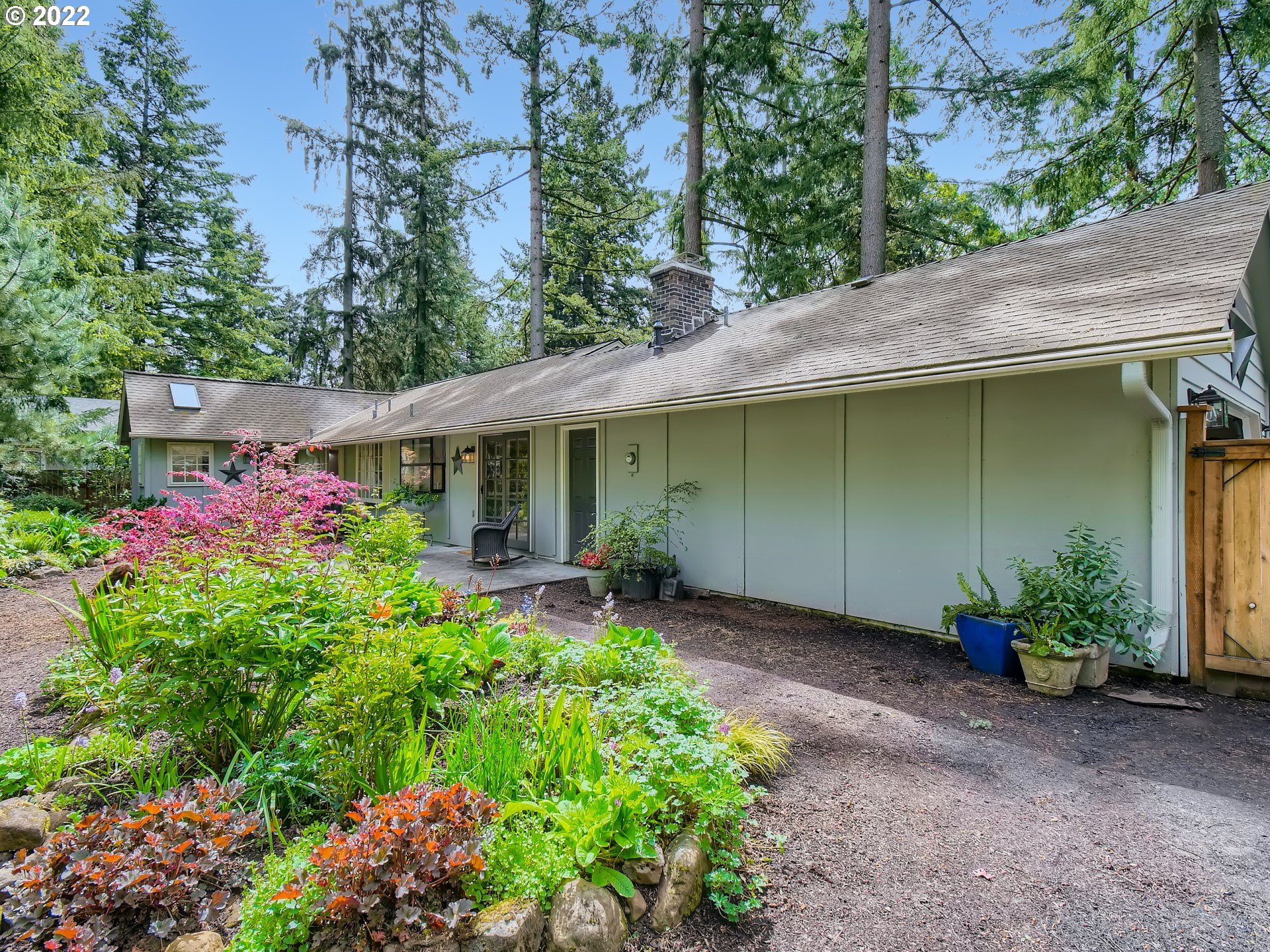 4753 Southwest Dawn Street Lake Oswego, OR 97035 - Photo 27 of 29 a front view of a house with garden
