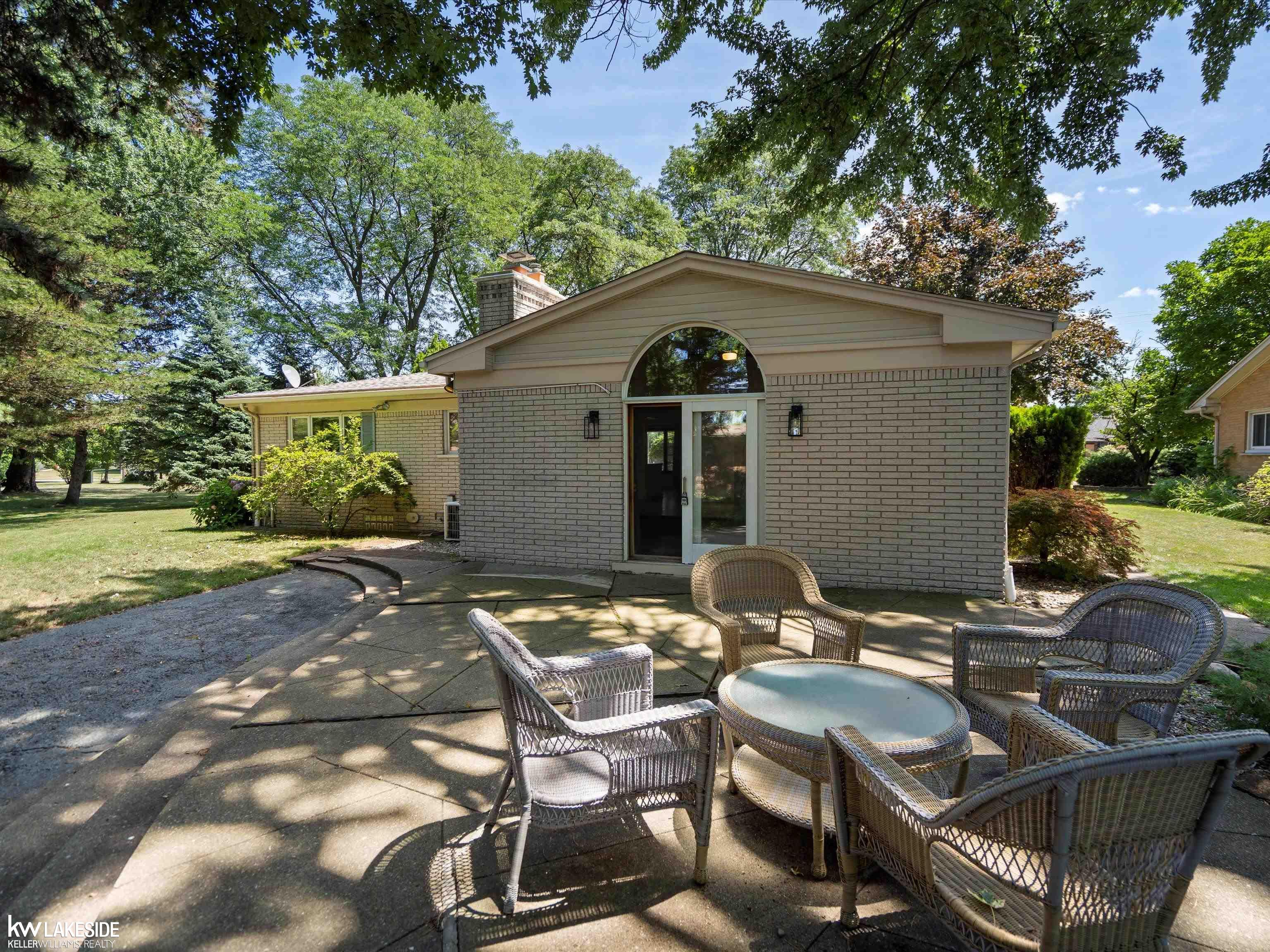 11585 Chicago Road Warren, MI 48093 - Photo 8 of 55
