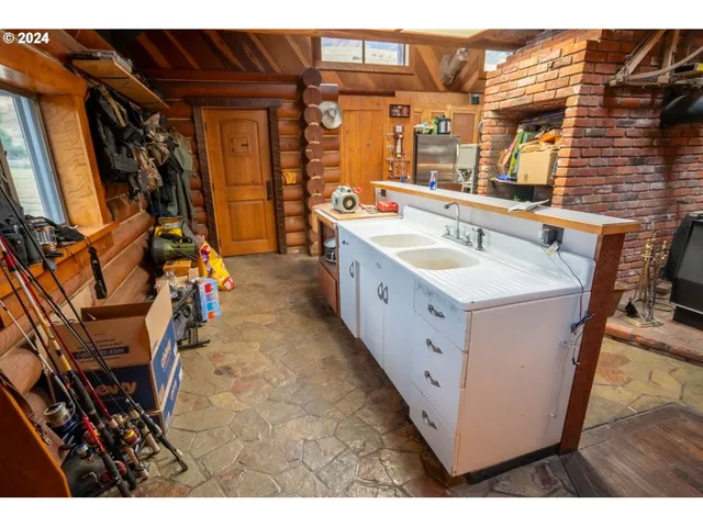 a view of an outdoor space