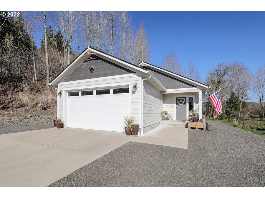 105 Cook Ferry Road Castle Rock, WA 98611 - Photo 1 of 24 Gallery Image 1