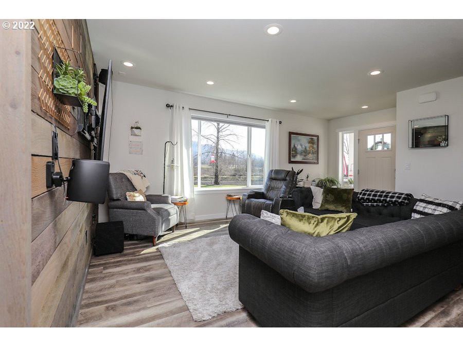 105 Cook Ferry Road Castle Rock, WA 98611 - Photo 5 of 24 Gallery Image 5