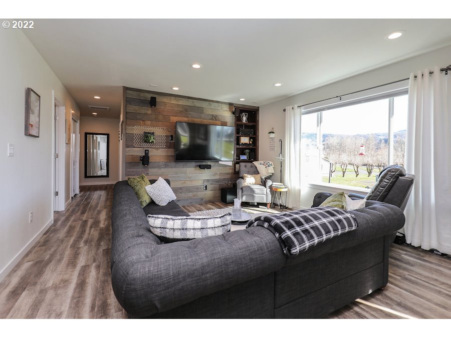 105 Cook Ferry Road Castle Rock, WA 98611 - Photo 6 of 24 Gallery Image 6