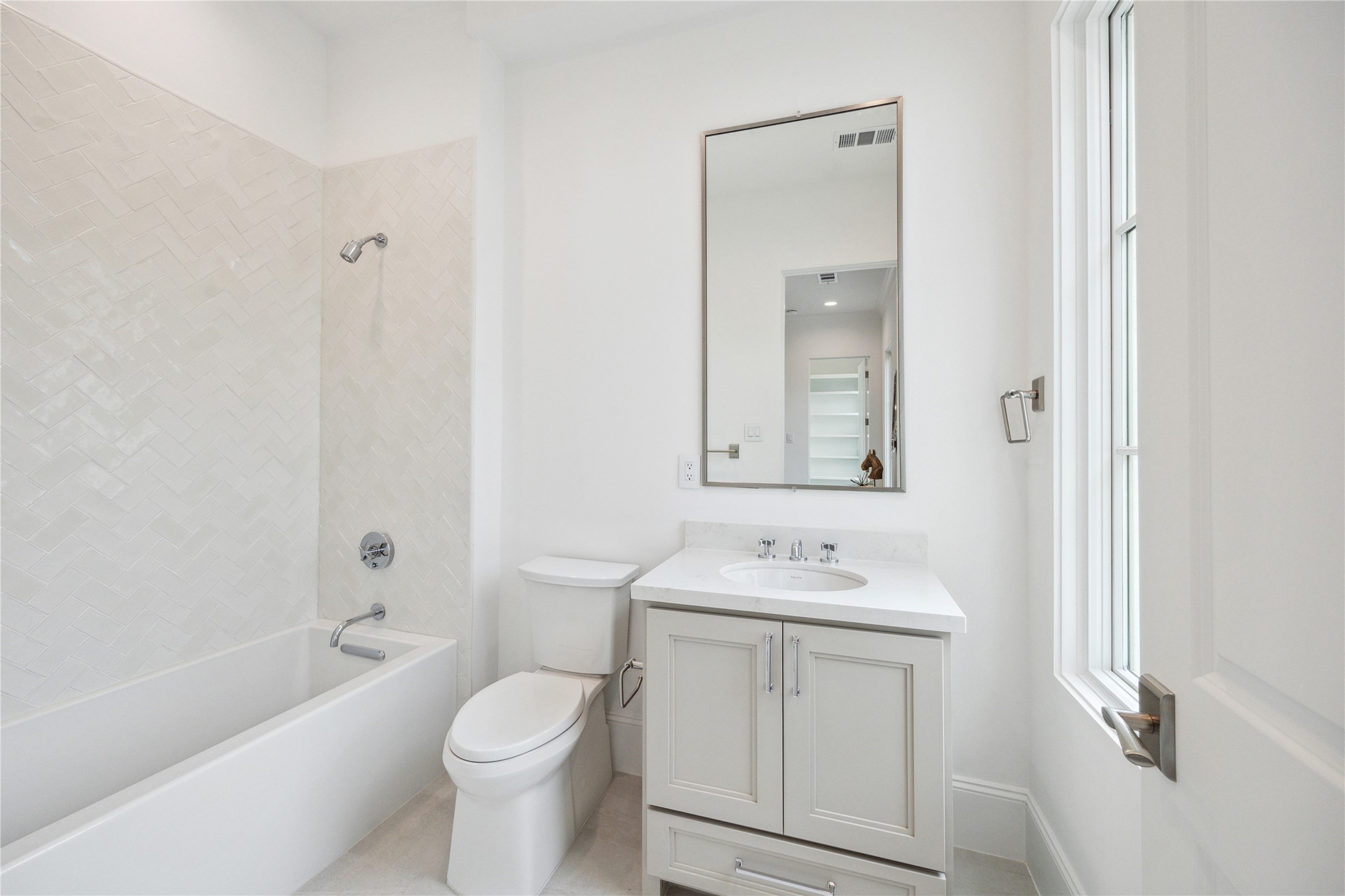 7 Wentworth Gate Path Houston, TX 77027 - Photo 32 of 42 En-suite bath to feature Kohler bath and vanity with under-cabinet storage. **Photo is of another home in the community and for information purposes only. Buyer to verify all details.**