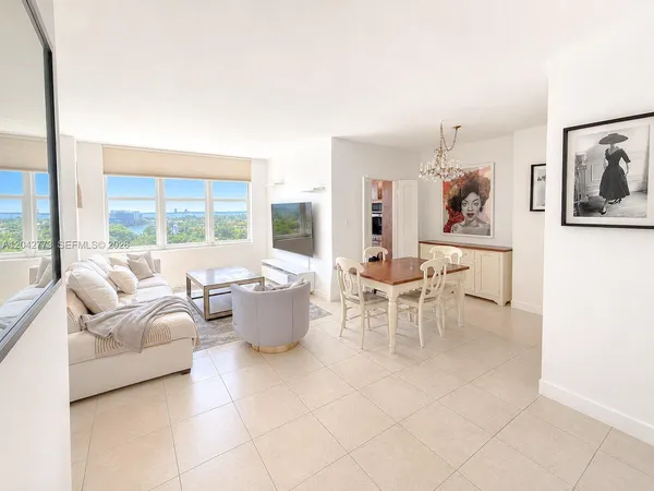 $3,000 | 4747 Collins Avenue, Unit 1101, Miami Beach, FL 33140