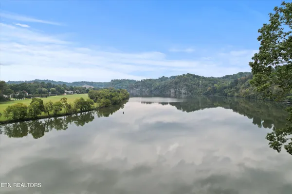 $1,100,000 | 2101 Woodmere Lane, Knoxville, TN 37920