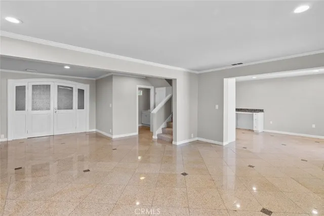 an empty room with windows and pillars in it