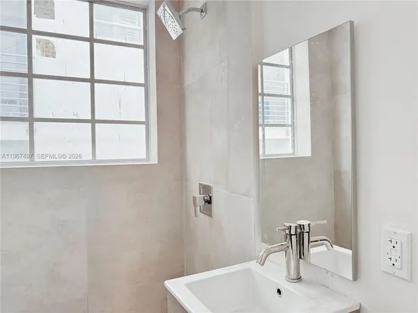 $1,950 | 1525 Euclid Avenue, Unit 18, Miami Beach, FL 33139