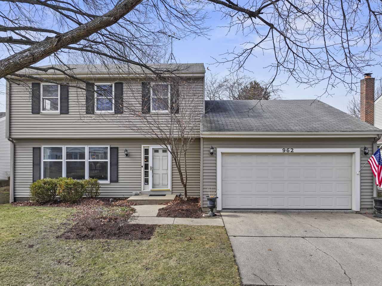 962 Thompson Boulevard Buffalo Grove, IL 60089 - Photo 1 of 1