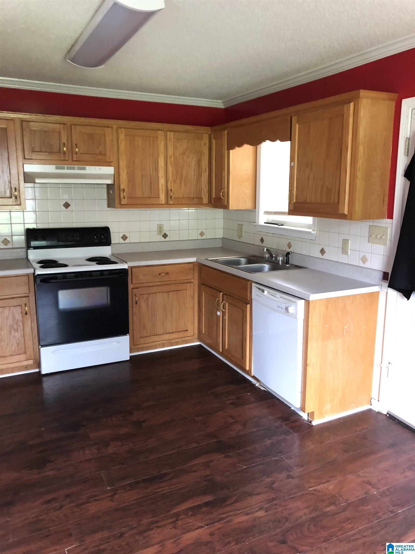 212 Ingram Street Oneonta, AL 35121 - Photo 2 of 10