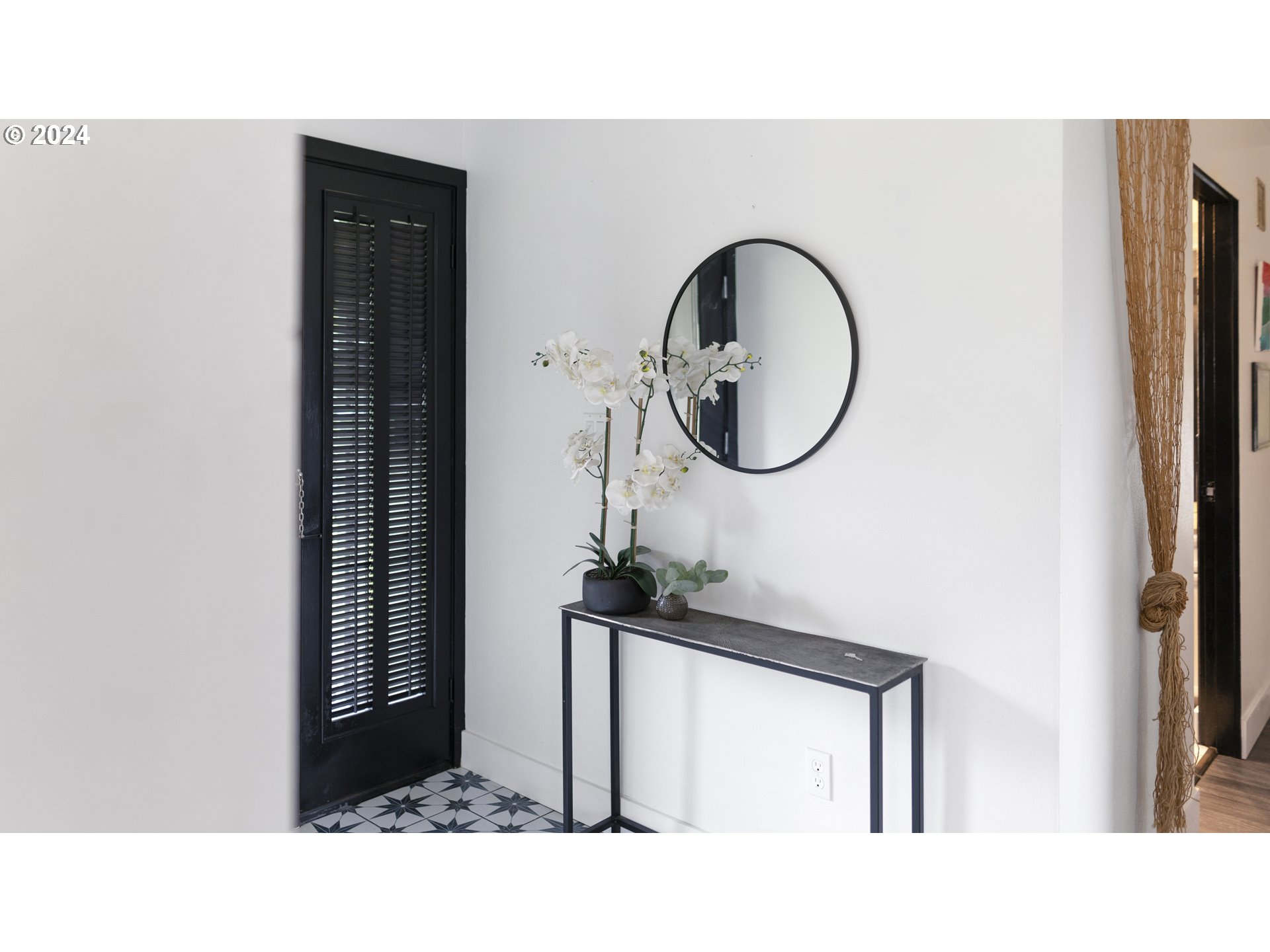 1160 North 10th Street Coos Bay, OR 97420 - Photo 24 of 42 a black and white photo of a mirror