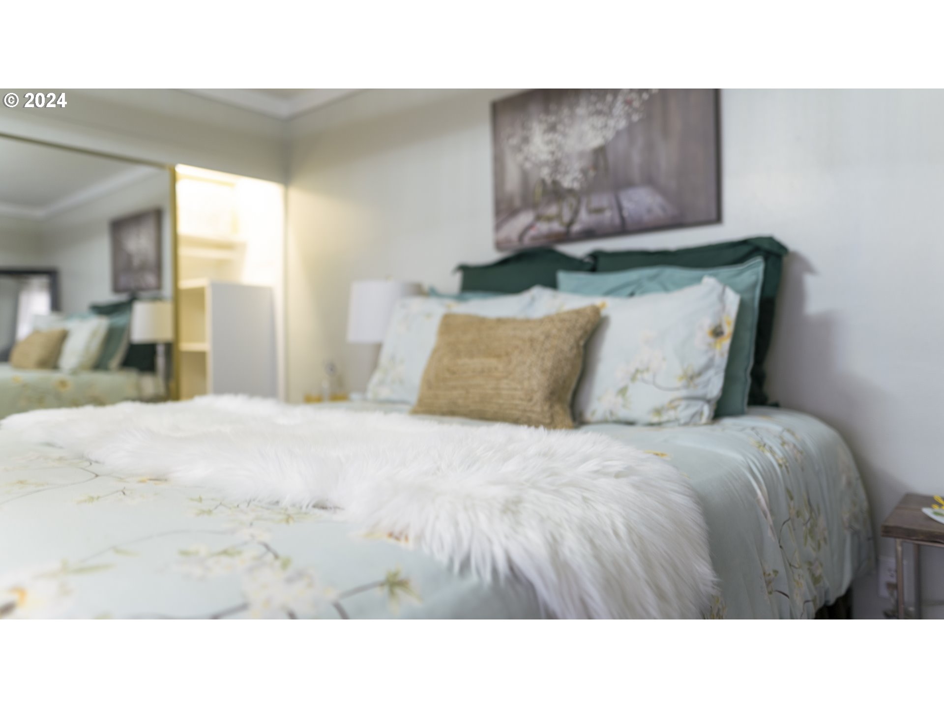 1160 North 10th Street Coos Bay, OR 97420 - Photo 25 of 42 a black and white photo of a living room