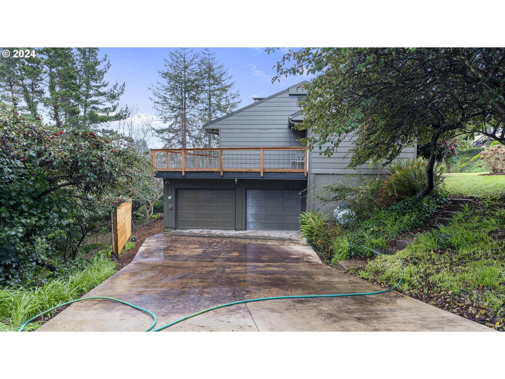 1160 North 10th Street Coos Bay, OR 97420 - Photo 38 of 42 a balcony with a bench and trees