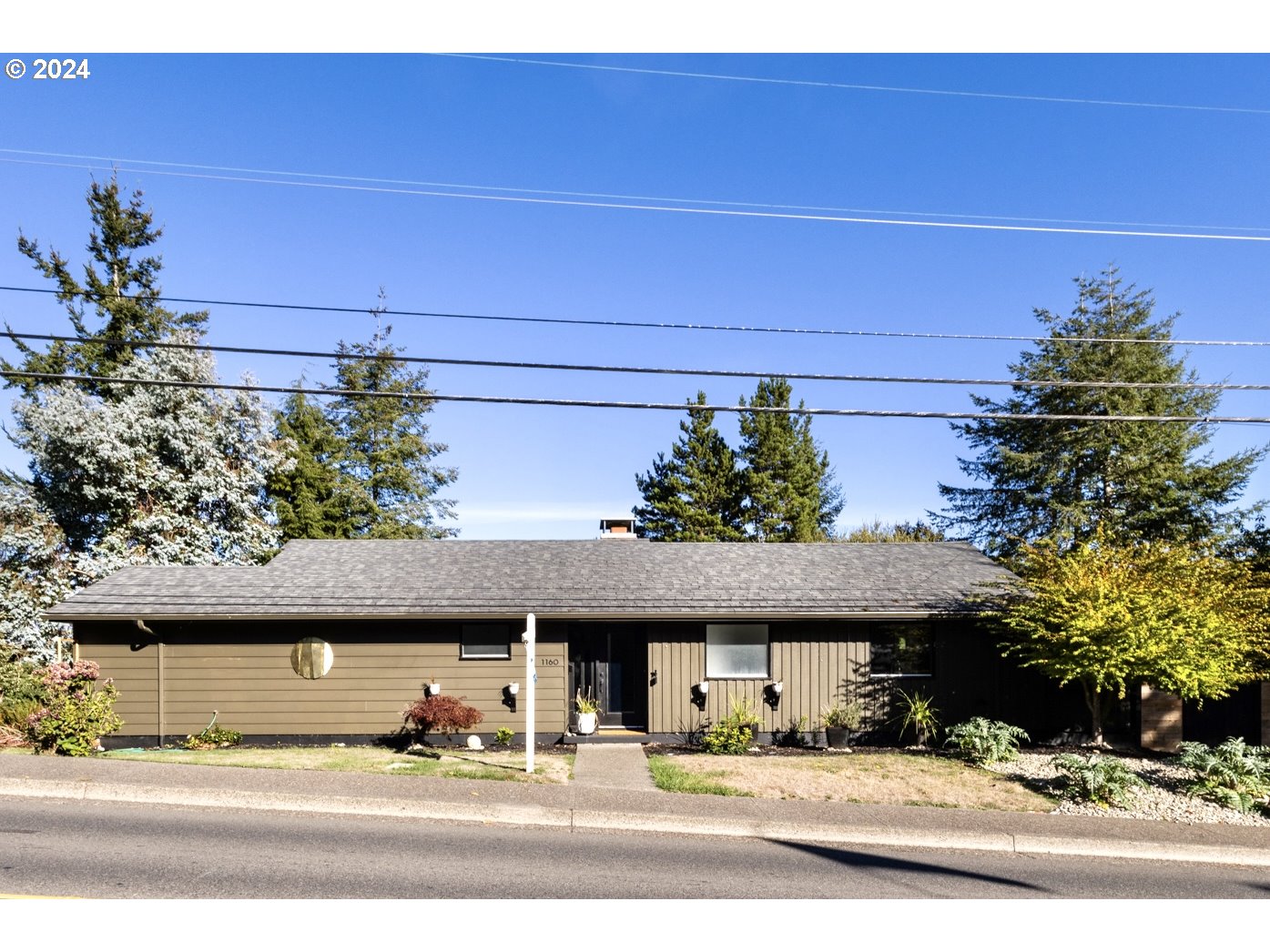 1160 North 10th Street Coos Bay, OR 97420 - Photo 40 of 42 a view of a fountain in front of a house