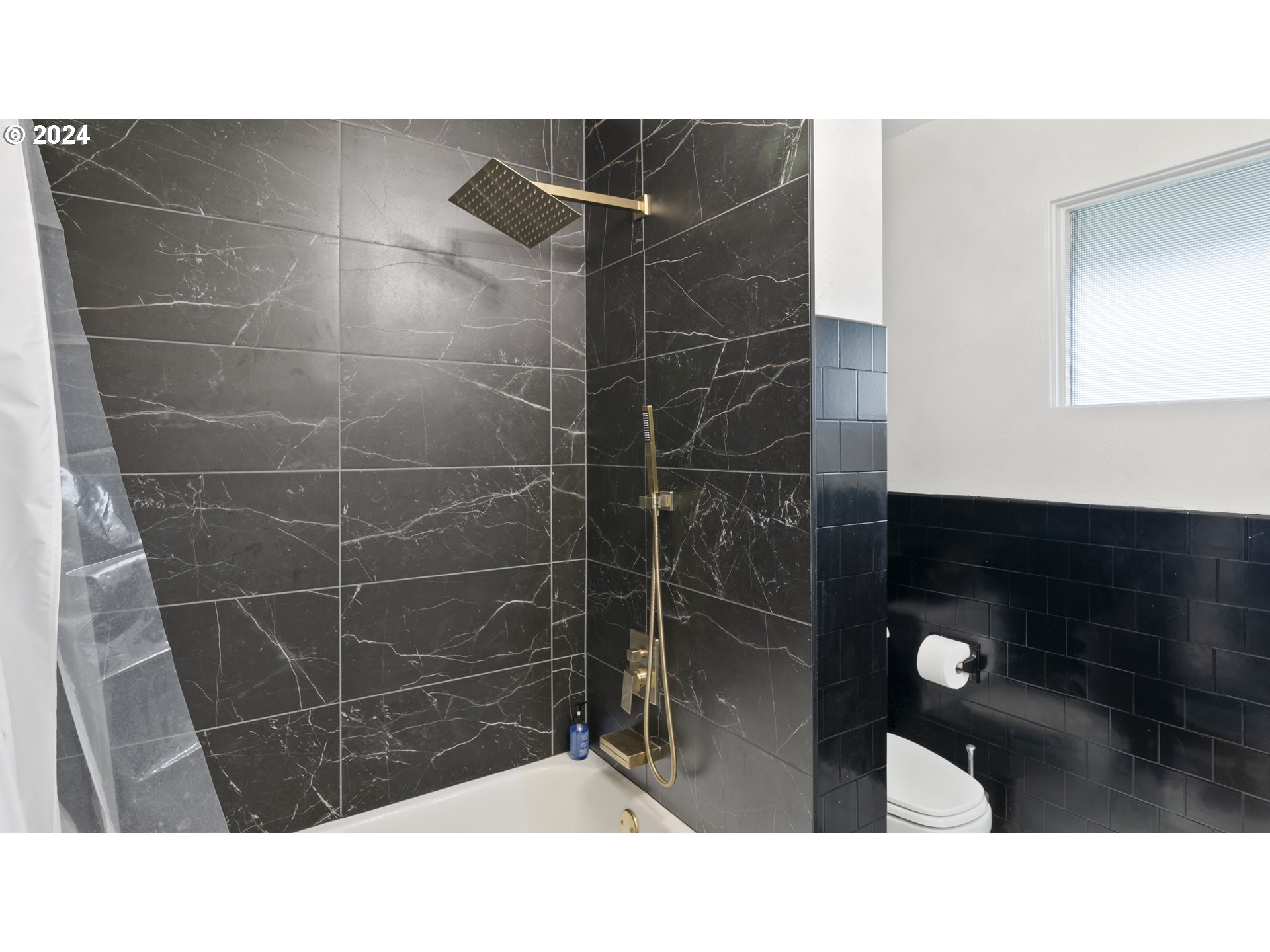 1160 North 10th Street Coos Bay, OR 97420 - Photo 10 of 42 a bathroom with a sink toilet and a mirror