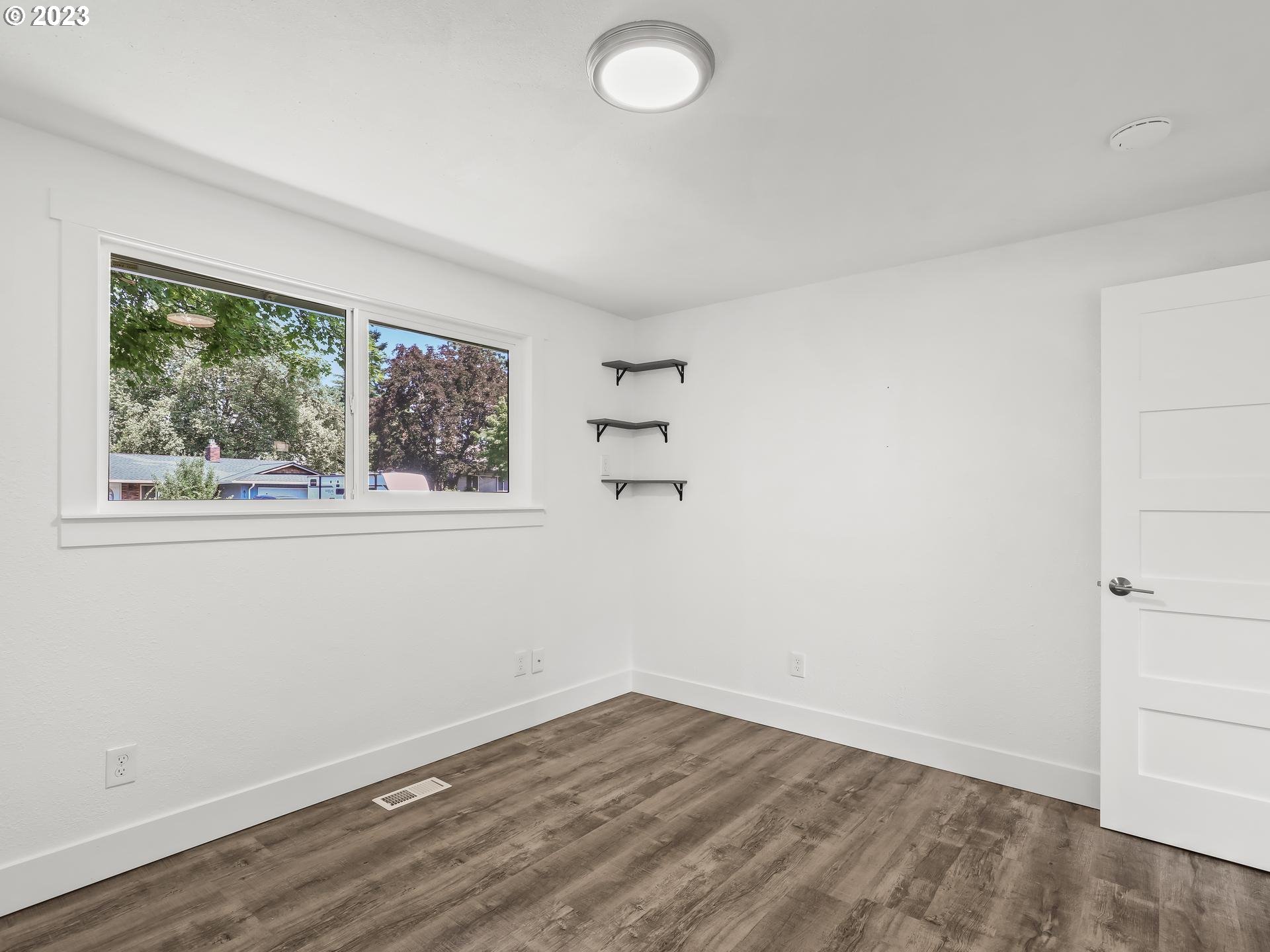 19650 Southwest Celebrity Street Beaverton, OR 97078 - Photo 30 of 47 an empty room with a window