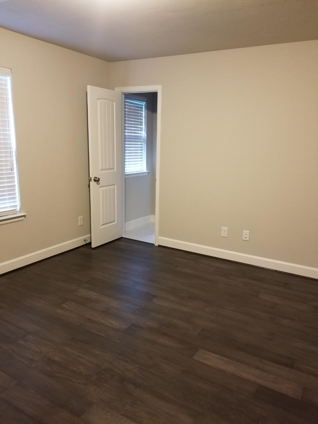 5326 Larkin Street Houston, TX 77007 - Photo 20 of 20 One of two secondary bedrooms with Jack and Jill bathroom between them.