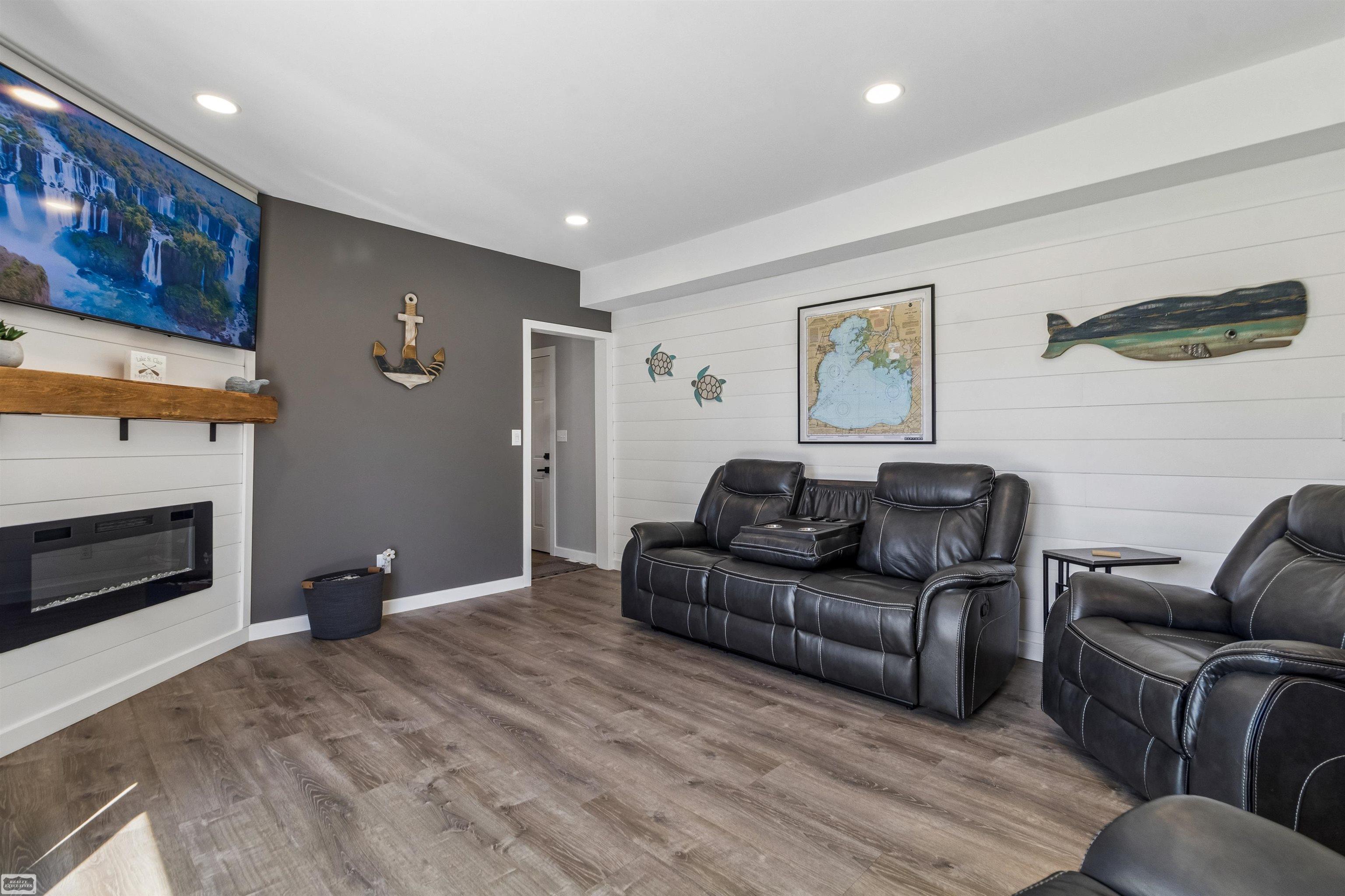 7253 Flamingo Road Algonac, MI 48001 - Photo 24 of 46