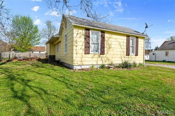 $88,000 | 116 Marcia Street, Wilsonville, IL 62093