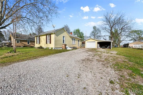 $88,000 | 116 Marcia Street, Wilsonville, IL 62093