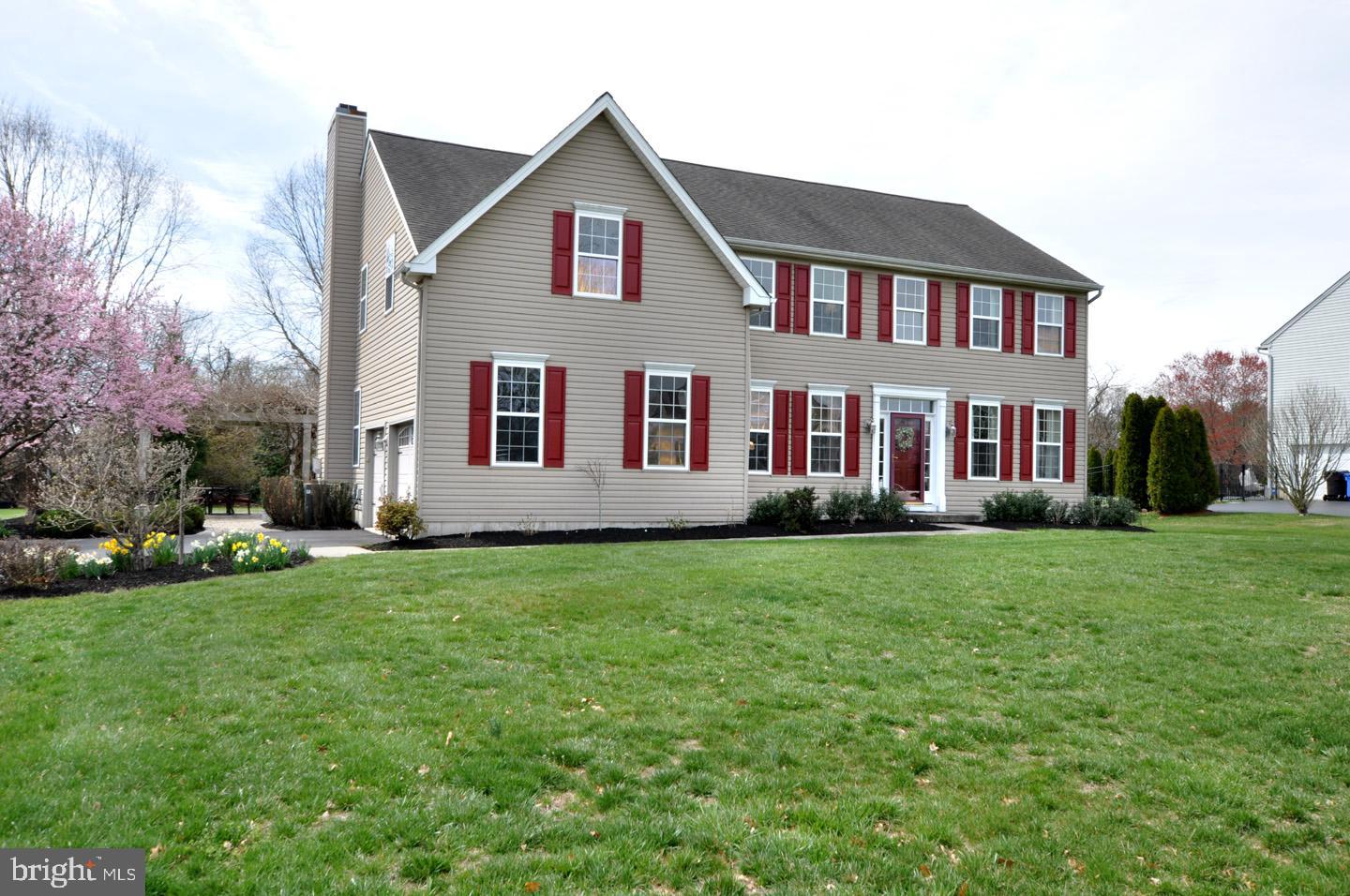 a view of a yard in front of a house